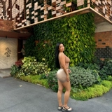 Двухцветные эластичные короткие брюки-кюлоты европейского и американского производства с низкой насыщенностью и металлизированным блеском по бокам, закрывающие бедра, с высокой талией 25,4