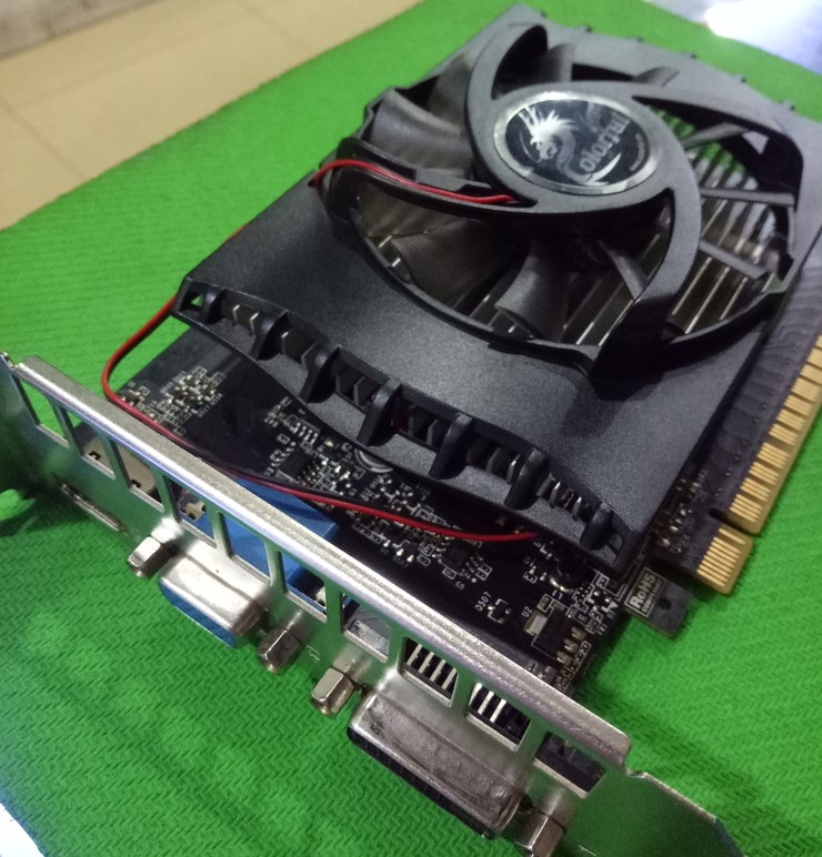 98 new GT730 graphics card seven rainbow GT730K 2GD5 gold version high-definition game graphics card low power consumption