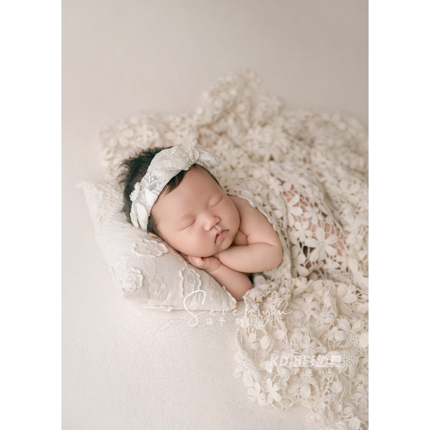 KD满月道具新生儿摄影，宝宝拍照发带+影楼婴儿蕾丝主题背景，萌翻全场！-其它-淘宝好物网, image size:1500x1500