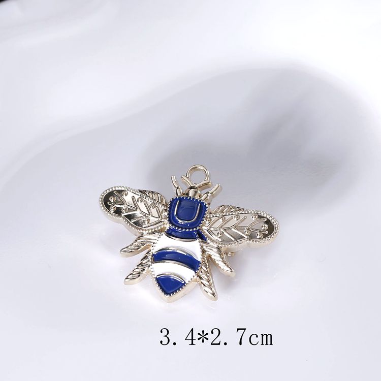 Huy hiệu kim loại mới Vintage British Wind Crown Pin Color Shield Medal Denim Jacket Ba lô cài áo chanel