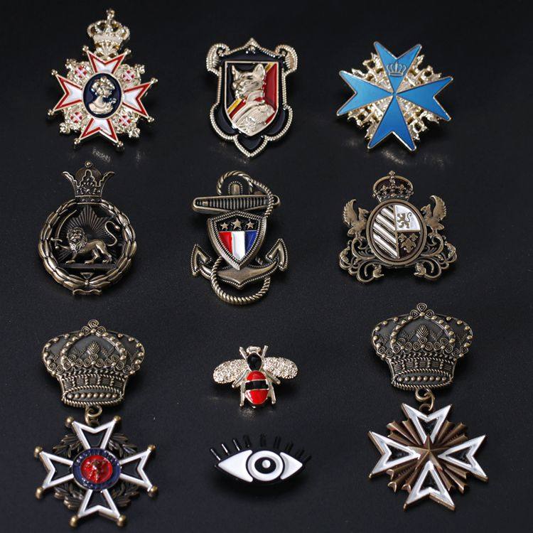 New metal badges retro Inn wind crown jewel Colour shield Cowboy Coat Shoulder Bag Chest Needle