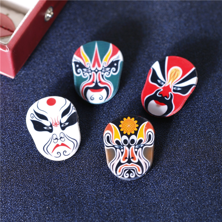 Nổi bật Mặt nạ Opera Bắc Kinh Trâm Quốc Phong Phong cách Sáng Màu Hoa Mặt Pin Tứ Xuyên Mặt Mặt Opera Pin - Trâm cài trâm cài áo pnj