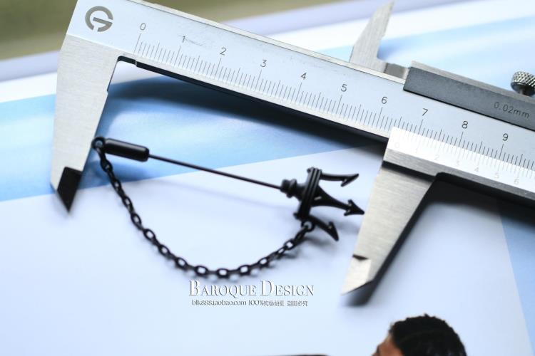 Mới nam phù hợp với pin trâm thủy triều với chuỗi kim loại pin thủy triều nam cá tính phù hợp với một từ dài pin huy hiệu cài áo
