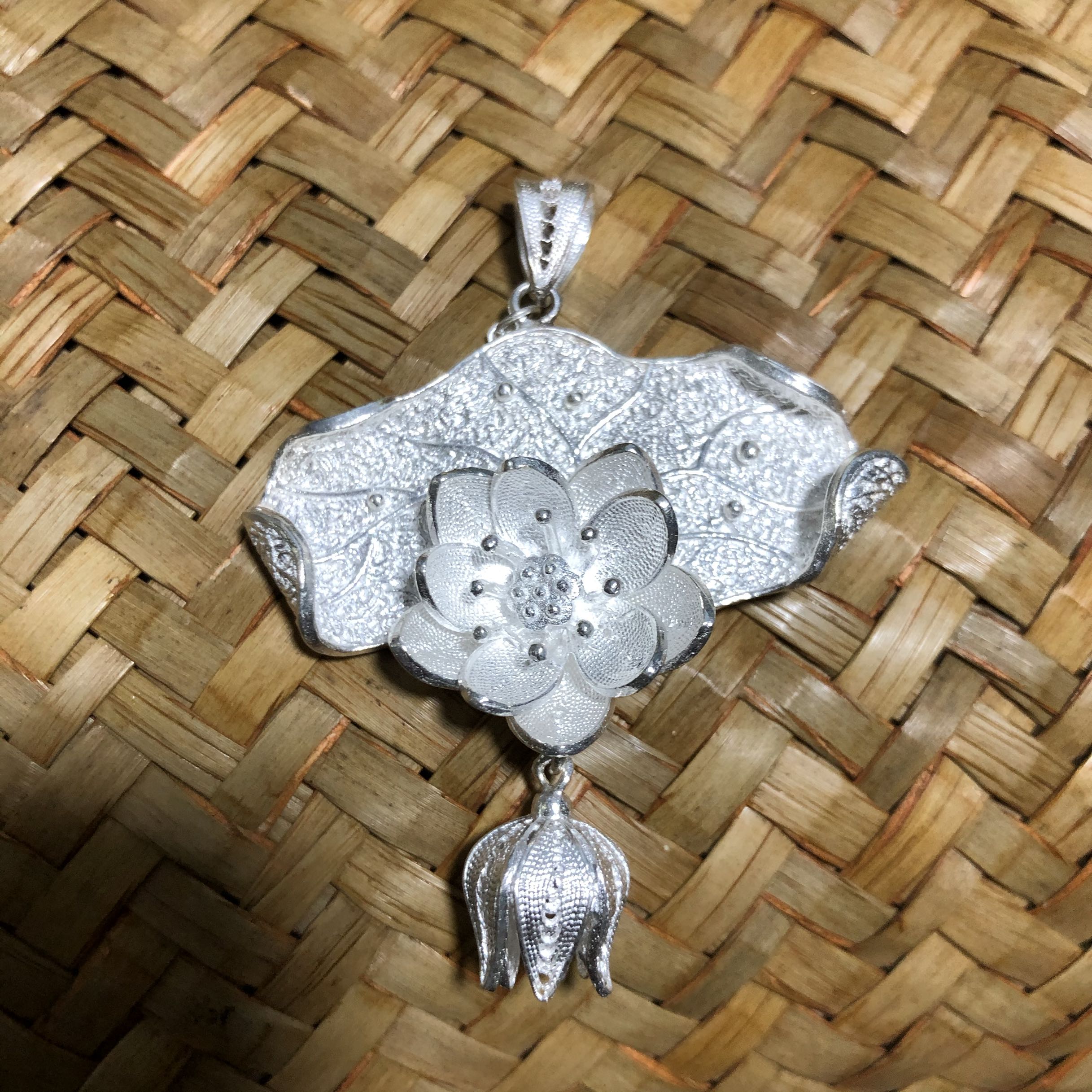 Lotus pendant pure silver 999 in pure silver 999