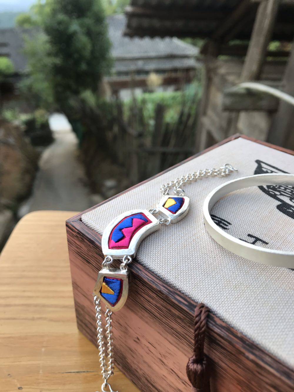 Guizhou Qiannan Ethnic Embroidery Hand Alchemist's Non-Broken Line Embroidered 999 pure silver inlaid Miao embroidery