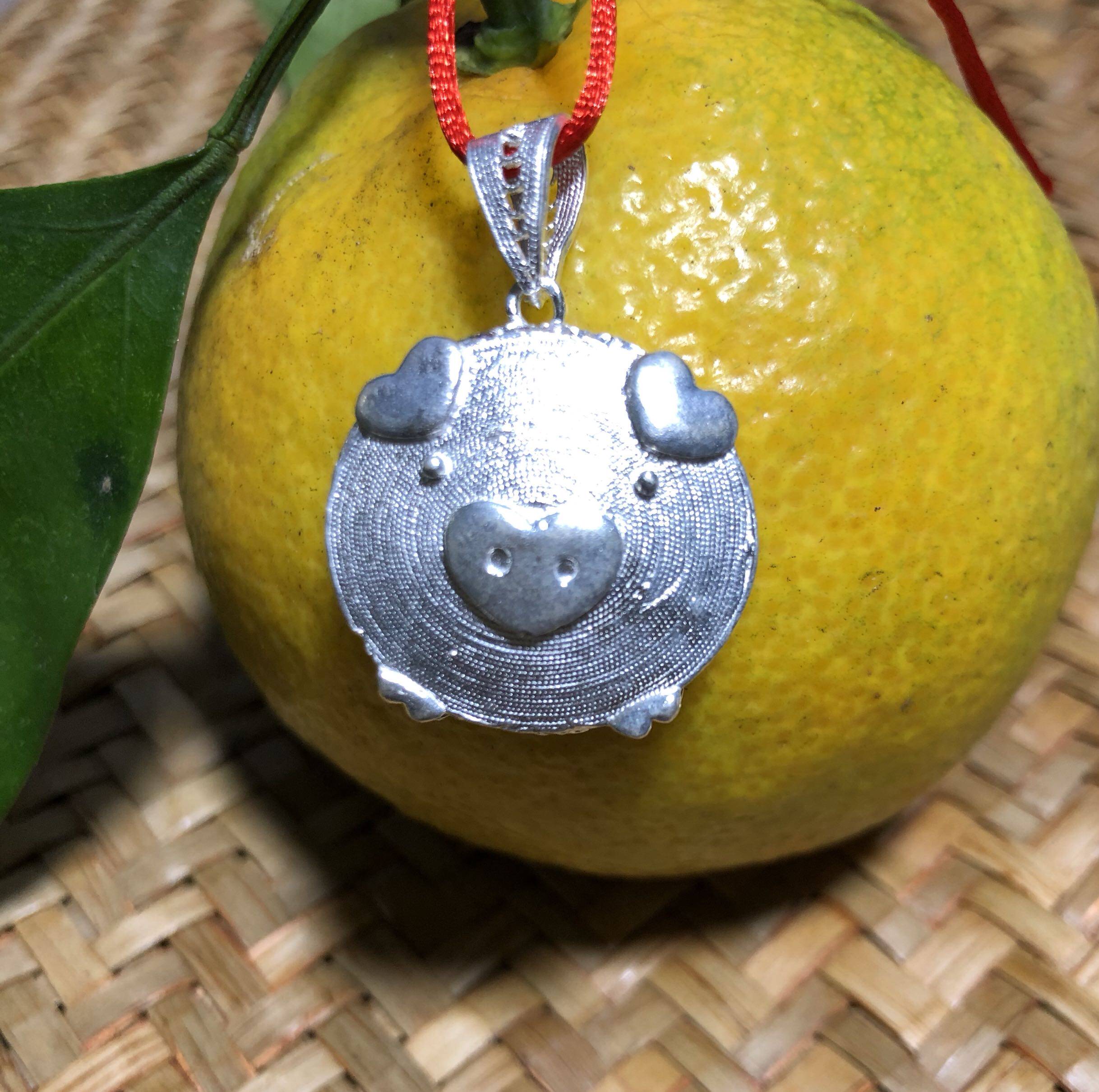 Children's pig's head pendant to the foot silver 999