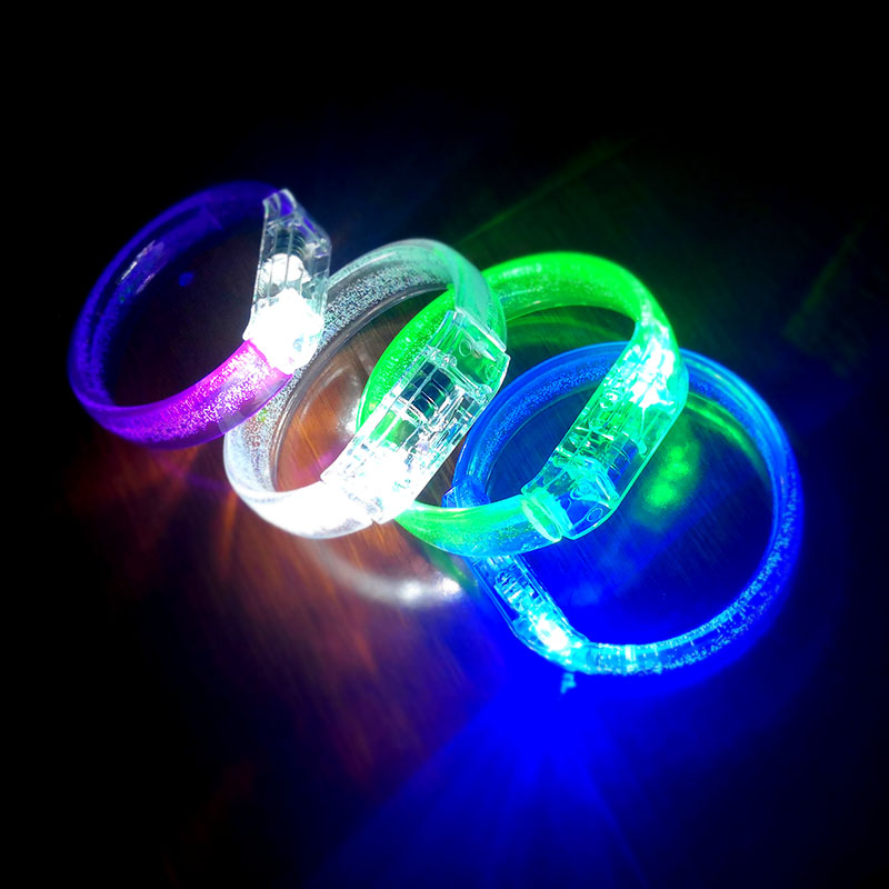 Concert Bar Night Run Acrylic Wide Flash LED Light Flash Đồ chơi cho trẻ em - Vòng đeo tay Cuff vòng tay chỉ đỏ