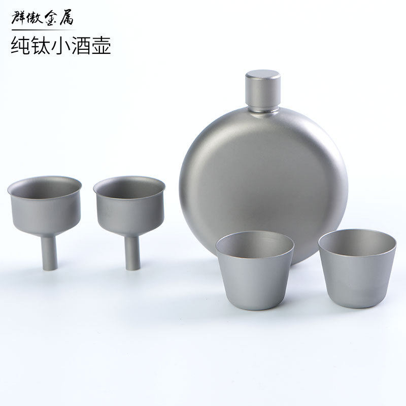 Outdoor pure titanium jug set mini camping portable wine bottle 150ml metal round flat wine jug to carry