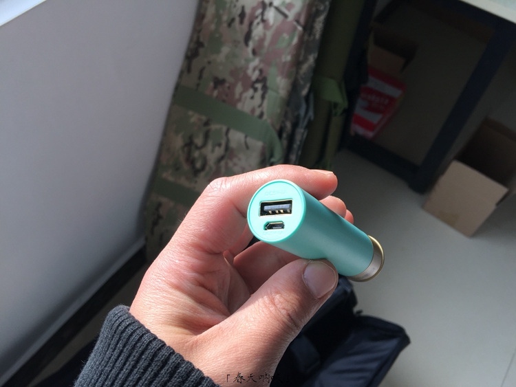 Điện thoại di động sáng tạo sạc kho báu 2500 mAh Những người đam mê quân sự sáng tạo chiến thuật mini kho báu nhấp nháy CN007