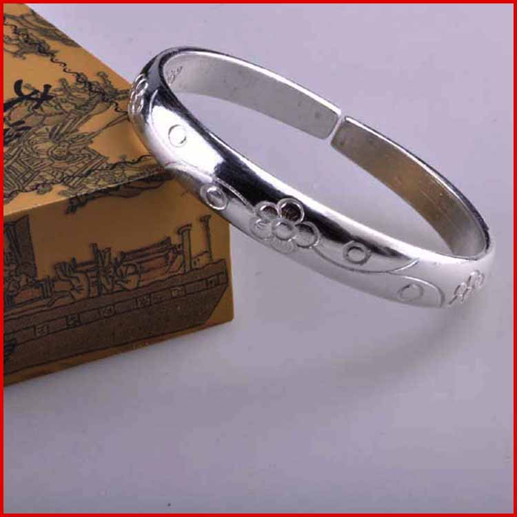 Wenze Baise silver workshop Lijiang Snow flower silver wide narrow shaped plum foot silver bracelet NO1209