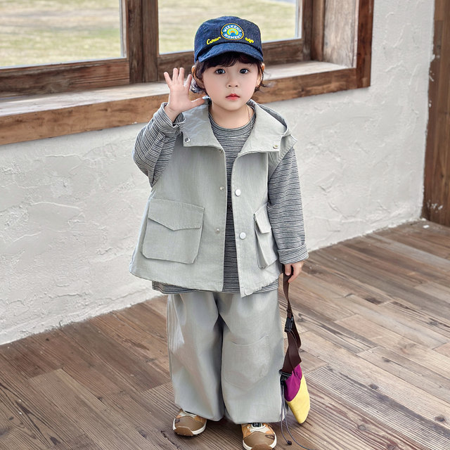 Boys spring and autumn suit 2026 new children's spring striped hooded three-piece set baby handsome and fashionable clothes