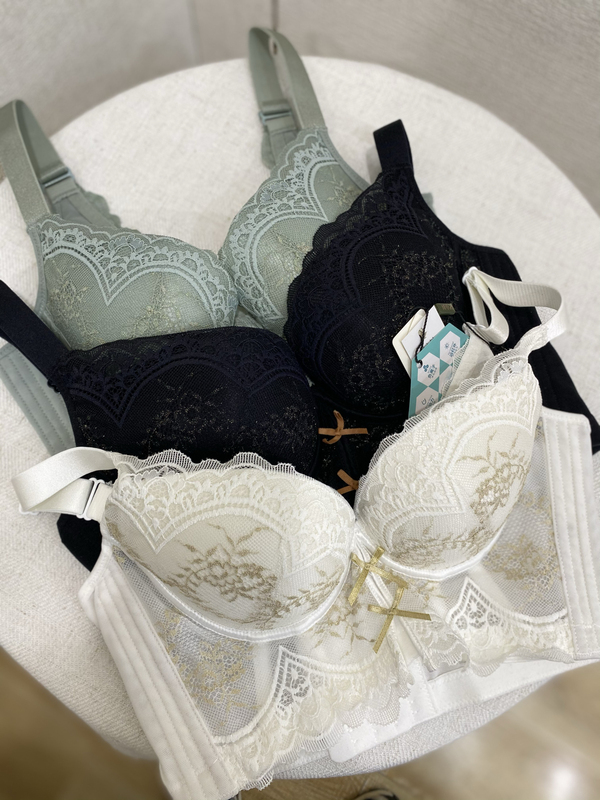 Miss K Item Number K98127B Lingerie Bra for Large Busts, Minimizing Effect, Side Breast Support, Three Colors, Five-Row Hook Adjustment