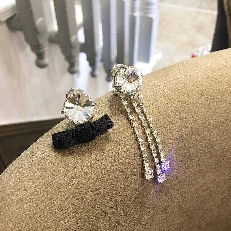 Yu Shuxin Tongan asymmetrical black butterfly knot full drill runner earring ear clip high version light and luxurious name Yuanyan