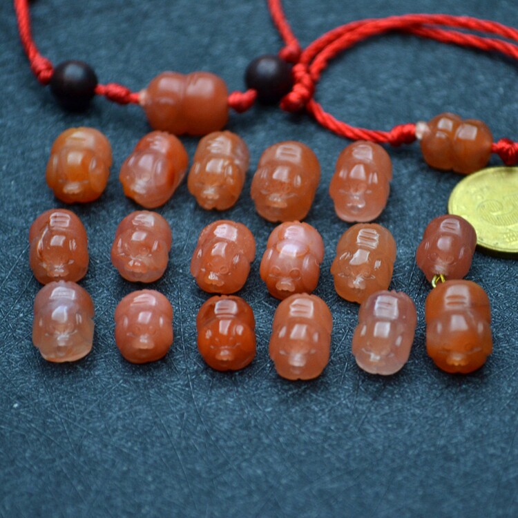 Natural South Red Agate Piggy Fortune Pig Baoshan South Red Persimmon Cherry Red Ice Red Red 12 Zodiac Pigs