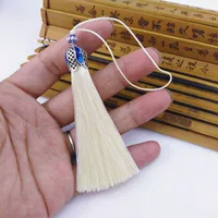 Кисточки кремово-белого перегородчатого цвета