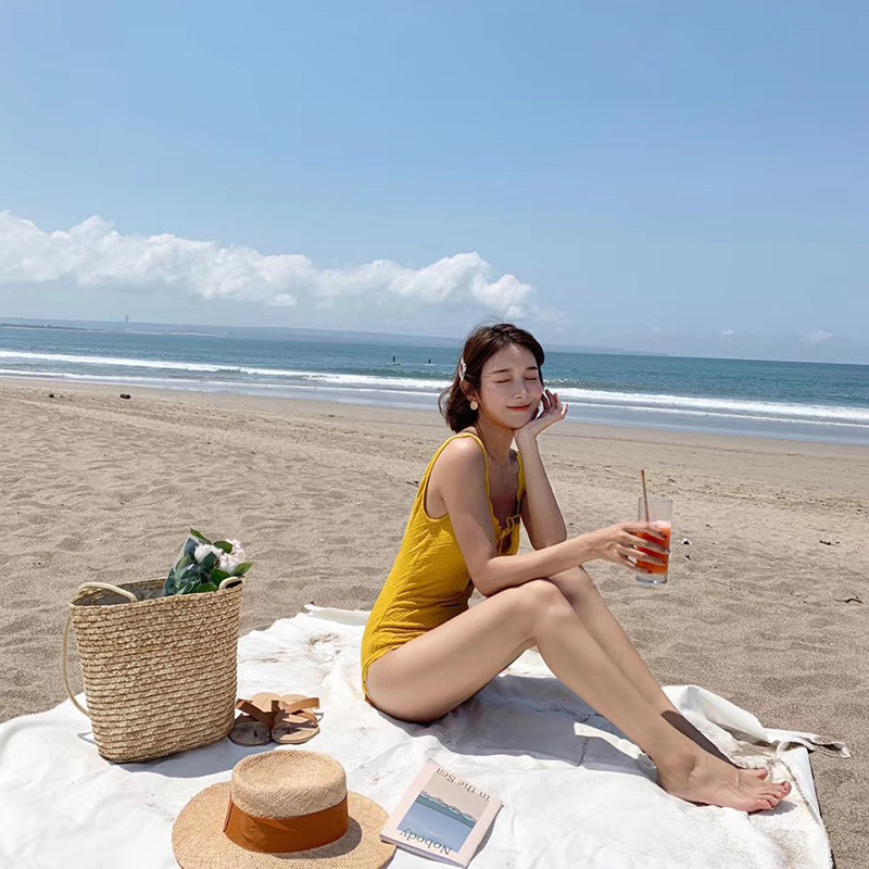 Taobao Shooting Service Travel Shooting Vacation Style Photography Net Celebrity Style Abroad Photo Shooting All-inclusive Shooting Seaside