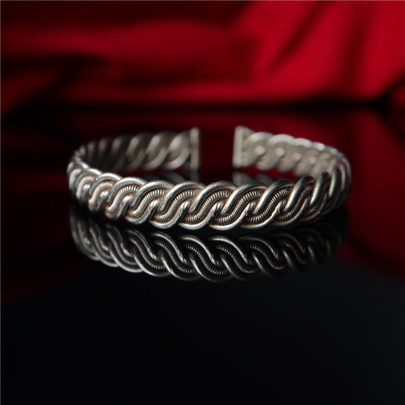 = Old = hidden biography hand woven wire drawing Tibetan silver bracelet in Tibetan folk handmade old bracelet