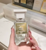 Белый замшевый темный мускус