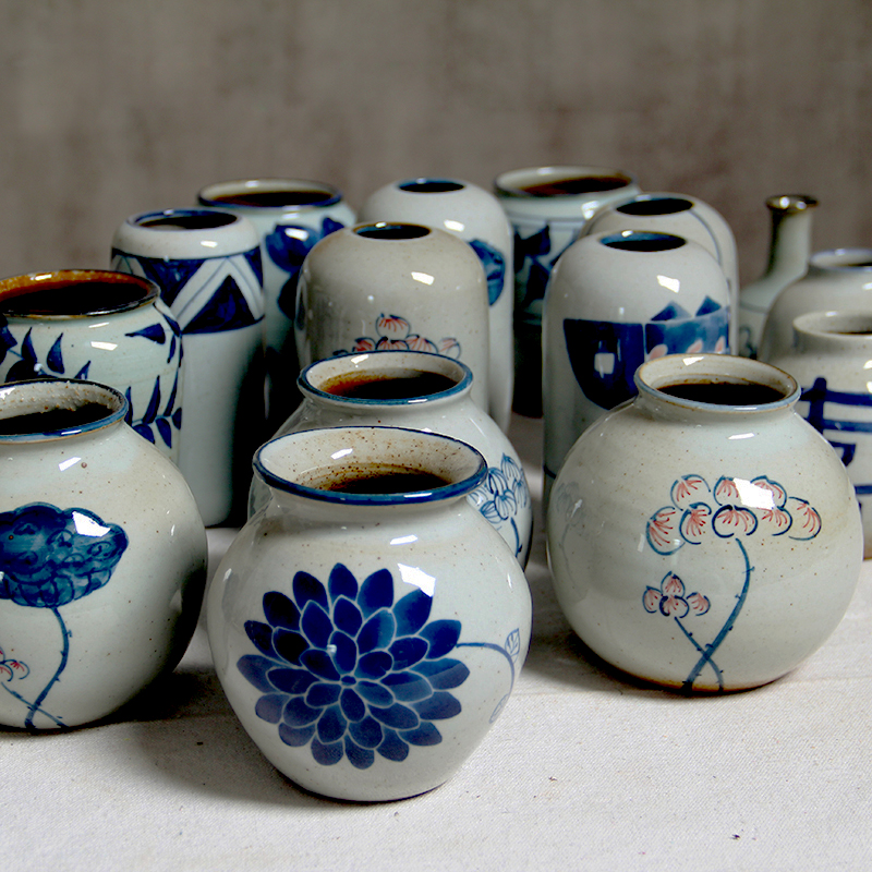 Small flower bottle hand-painted green flower ceramic bottle retro swing piece tea darling multi-meat floral flower inserted tea road jars family residence ornaments