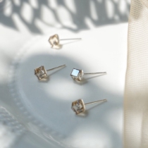 French tea crystal * S925 silver * Small earrings good texture frigid Feng Shui crystal multi-faceted temperament models to raise ears