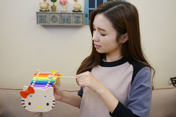 Cậu bé và cô bé gõ tay xylophone 1-2-3 tuổi và một nửa trẻ sơ sinh bé câu đố giáo dục sớm đồ chơi âm nhạc đồ chơi cho bé