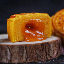 Creamy yellow flowing heart moon cake gift box in bulk gift old Cantonese traditional Taishan black bean paste egg yolk winter rye moon cake