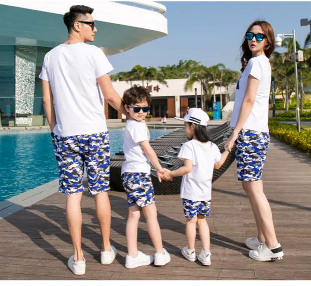 Bãi biển đặt gia đình bên bờ biển khu nghỉ dưỡng Sanya quần áo du lịch mặc giản dị mùa hè gia đình cha-con