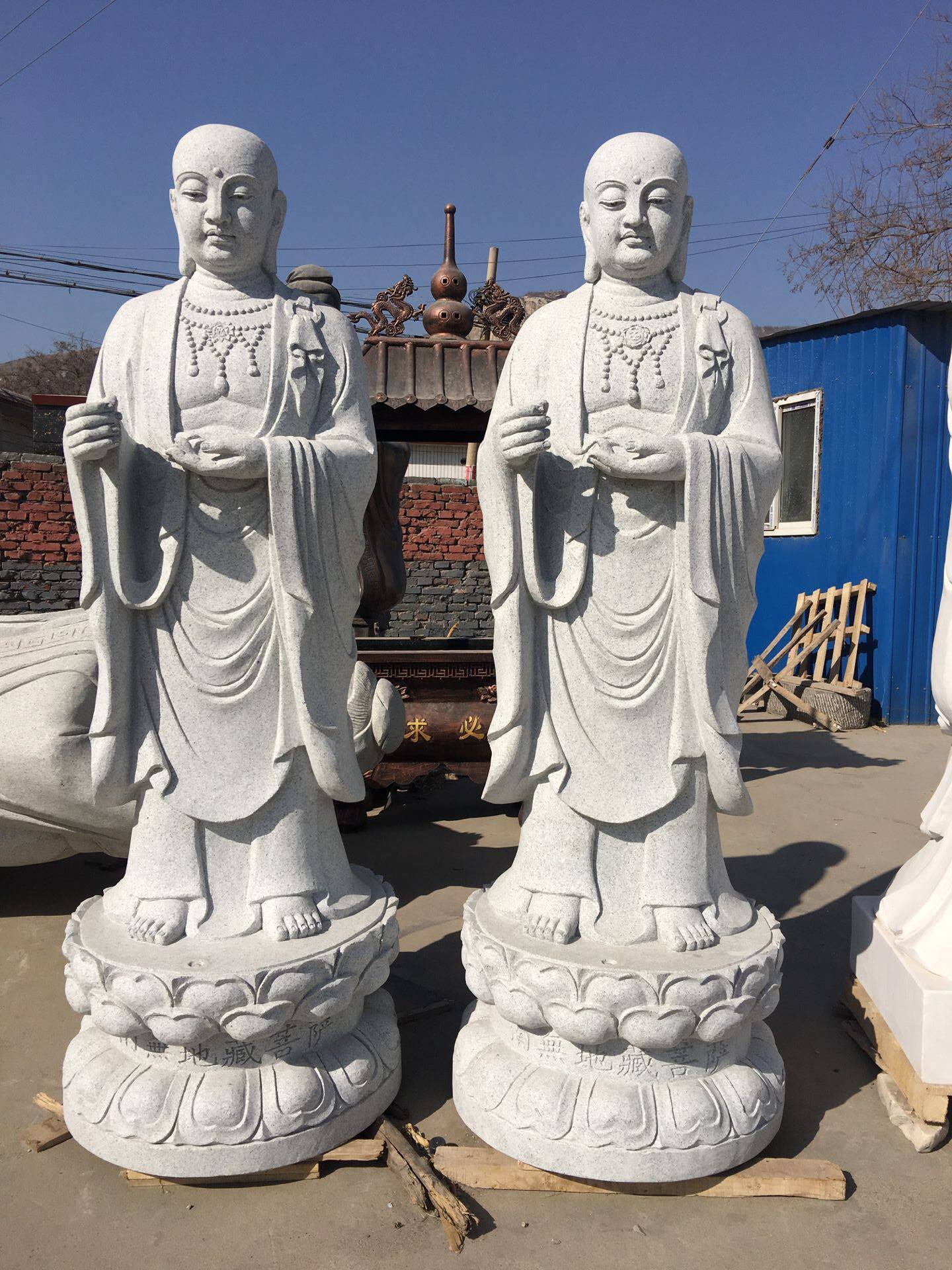 The new size of the Tibetan king is set for the Buddha statue of Han Baiyu Tang monk and Buddha in the temple of the Pisa marble carving