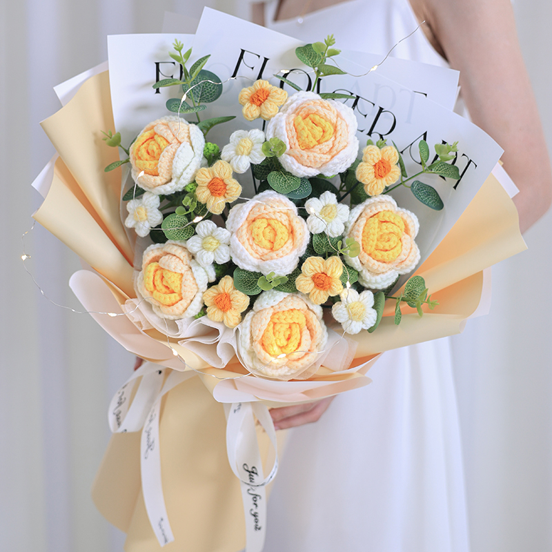 卒業式用の手作りブーケ、誕生日プレゼント、シミュレーションの永遠の花、ニットウールのバラとチューリップ、女性の彼女やお母さんへのプレゼント