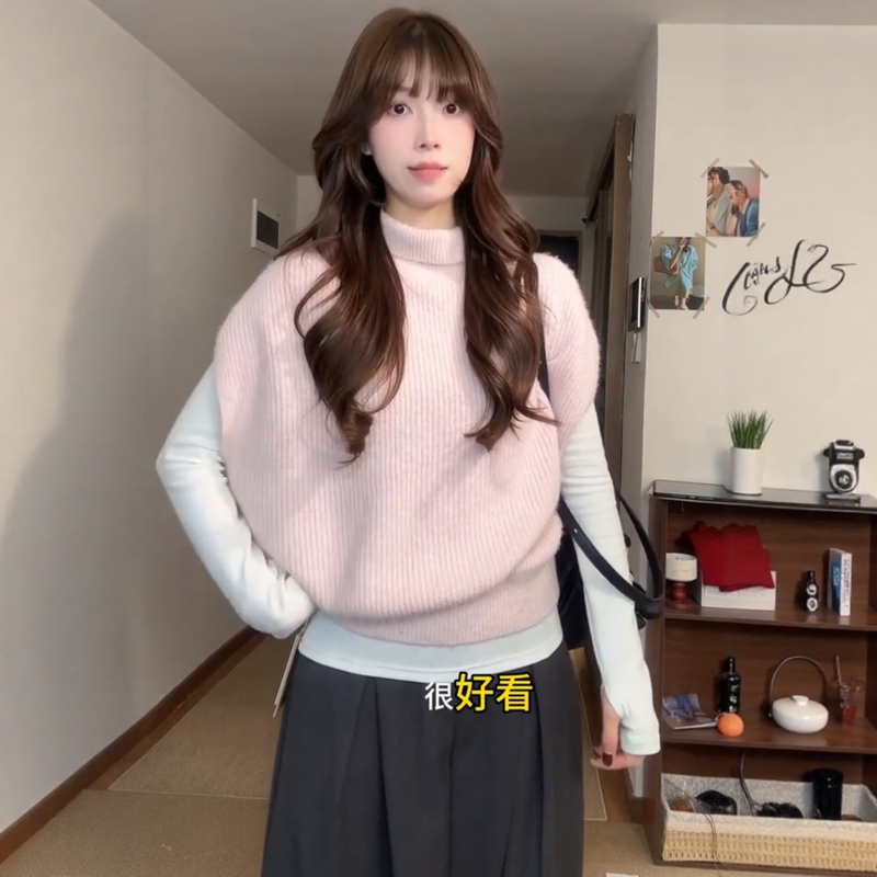Pink High-Neck Layered Sweater Vest for Women, Autumn and Winter Outerwear, Loose Sleeveless Vest, Stylish and Age-Reducing Top