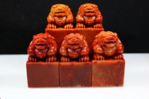 Shoushan stone red stone seal chapter material gold stone seal carving calligraphy and painting name Qingtian lettering antique collection positive lion