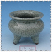 Value recommended Jingdezhen Ceramic Imitation official kiln pattern glaze Longquan kiln celadon three foot stove incense burner special price