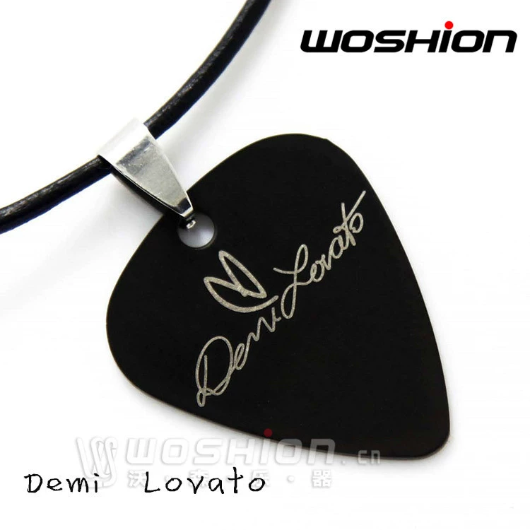 Nhạc cụ Watson Thép Titan Thép Kim loại Đàn Guitar Chọn Vòng cổ Demi Lovato Rock Trang sức - Phụ kiện nhạc cụ