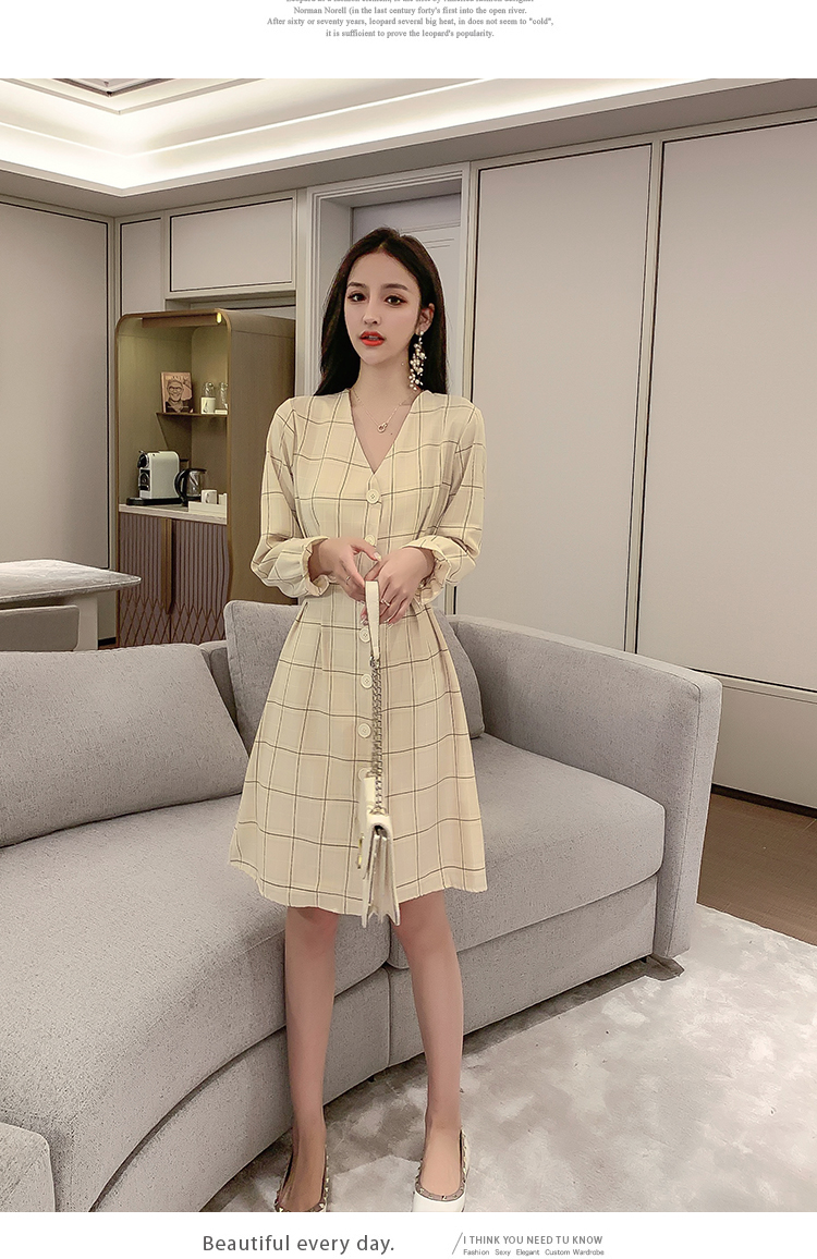 VK旗艦店 韓系荷葉袖單排扣收腰V領格紋長袖洋裝