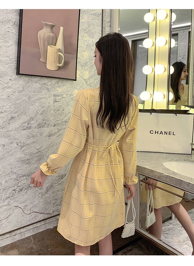 VK旗艦店 韓系荷葉袖單排扣收腰V領格紋長袖洋裝