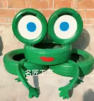 Темно -зеленая лягушка