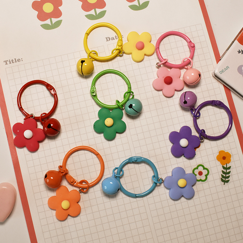ins Girl heart cute little flower keychain Japanese style pendant Couple student bag accessories buckle keychain