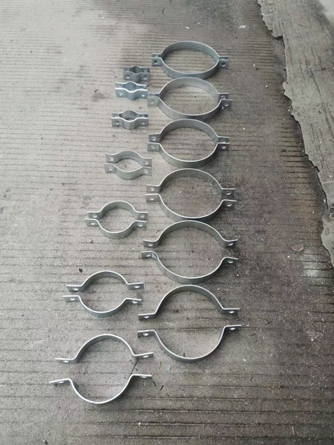 Spot galvanized pole double semicircle clamp flat iron clamp billboard tube clamp U-shaped street lamp pole tube clamp customization