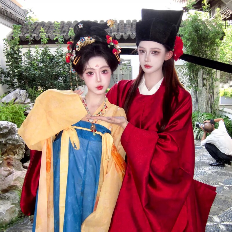 The Groom's Original Ming-Style Round-Neck Robe, Official Robe, Pure Red Ancient Costume Robe with Dark Patterns, Runway Style for Everyday Wear The Groom's Original Ming-Style Round-Neck Robe, Official Robe, Pure Red Ancient Costume Robe with Dark Patterns, Runway Style for Everyday Wear
