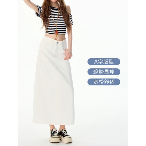 Белая летняя приталенная джинсовая юбка, высокая талия, А-силуэт, с акцентом на бедрах