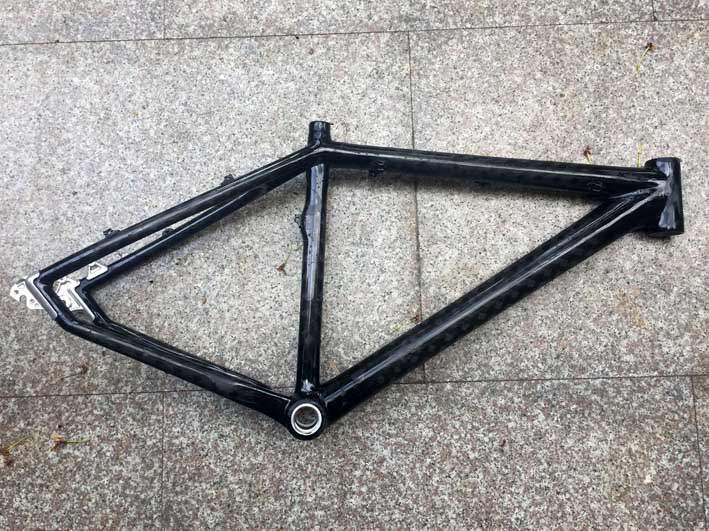 26-inch mountaineering car Carbon fiber frame 1020 grams 44 Head pipe 68 Five through 135 open and up to understand