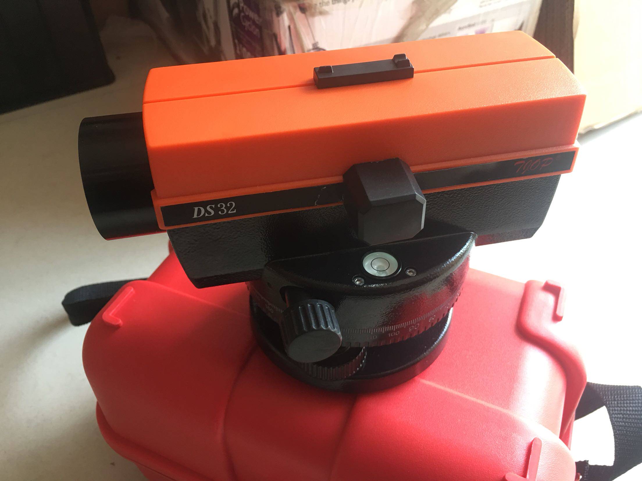 Level 32 times high precision automatic leveling level outdoor engineering measuring instrument