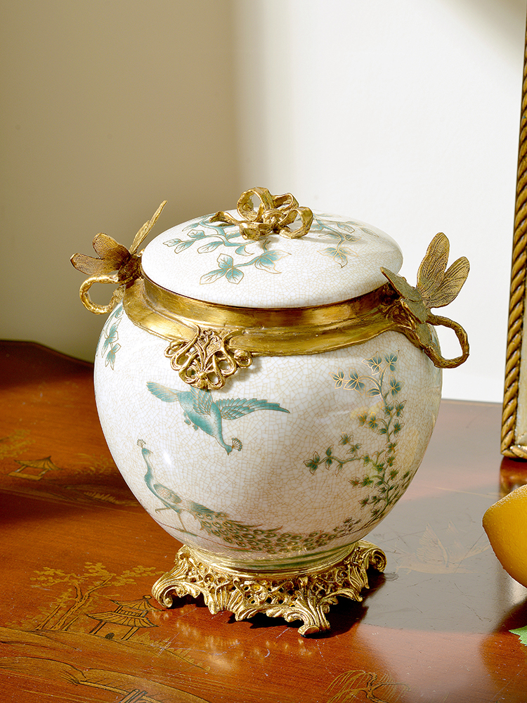 Neoclassical European-style hand-painted ceramic with copper decorative cover altar decoration Retro home villa storage tank ornaments