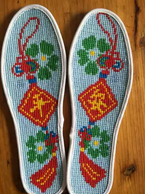 Handmade finished embroidered cross stitch insole to absorb sweat 40 yards modern simple cross stitch insole finished product