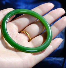 如何利用超强渗透玉石染色剂改善玉石的颜色差异？