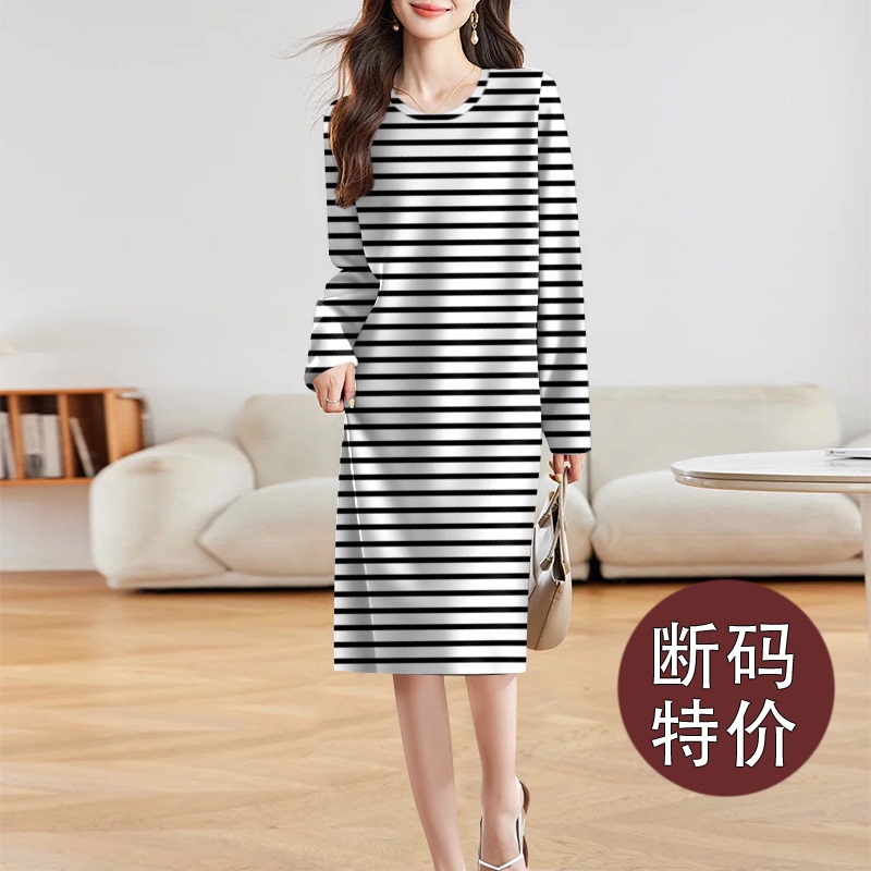 2026 Spring and Autumn New Round Neck Striped Dress for Women, Loose Fit, Slimming, Mid-Length, Classic Versatile Base Dress