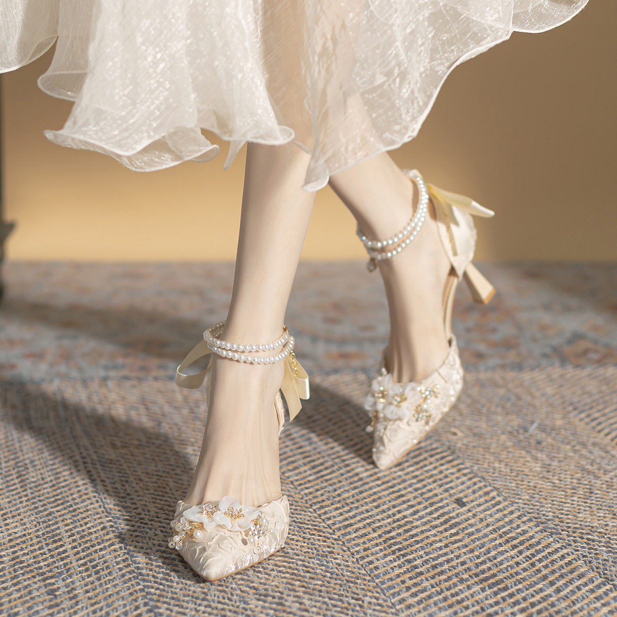 New high-heeled shoes for adult ceremonies, fairy-like style, unique and elegant design, gentle princess pearl strap wedding shoes for women.