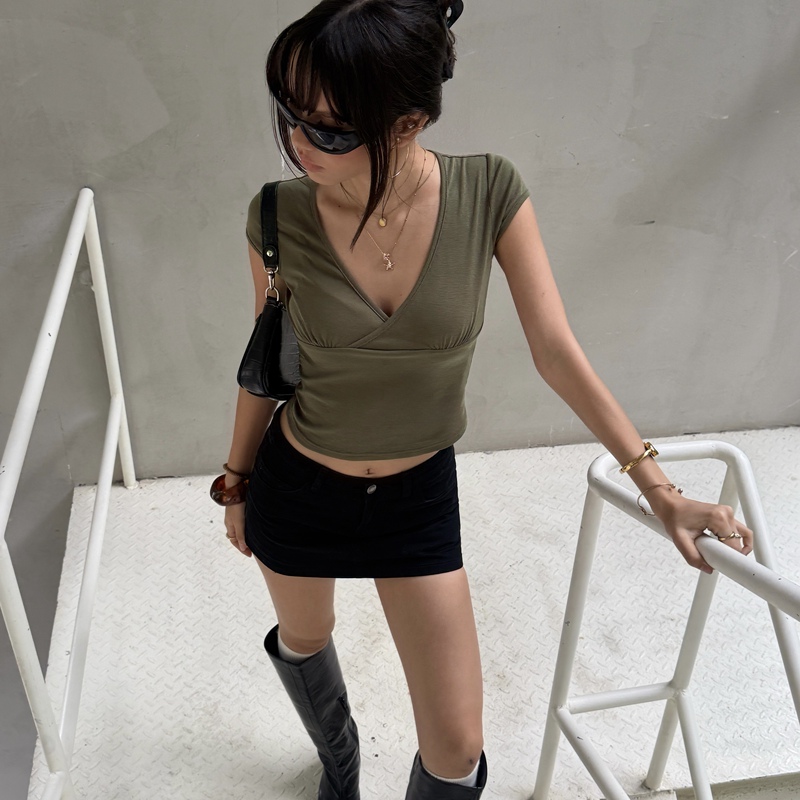 Audwyn Cross-Fitting Minimalist V-Neck T-Shirt for Women, Summer Basic Slim-Fit Short Low-Cut Top with Short Sleeves Audwyn Cross-Fitting Minimalist V-Neck T-Shirt for Women, Summer Basic Slim-Fit Short Low-Cut Top with Short Sleeves