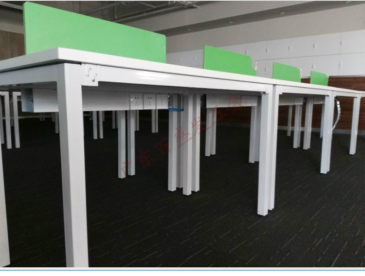 Phụ kiện nội thất văn phòng nhân viên bàn máng lắp đặt ổ cắm trunking phụ kiện phần cứng tủ bàn làm việc