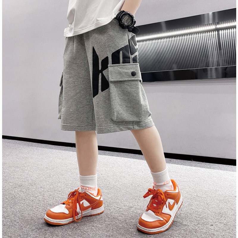Boys' tooling shorts trendy brand middle and big children's summer sports middle pants summer outerwear thin section five-point pants children's pants